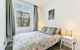 Knightsbridge Stylish Two Bedroom Apartment